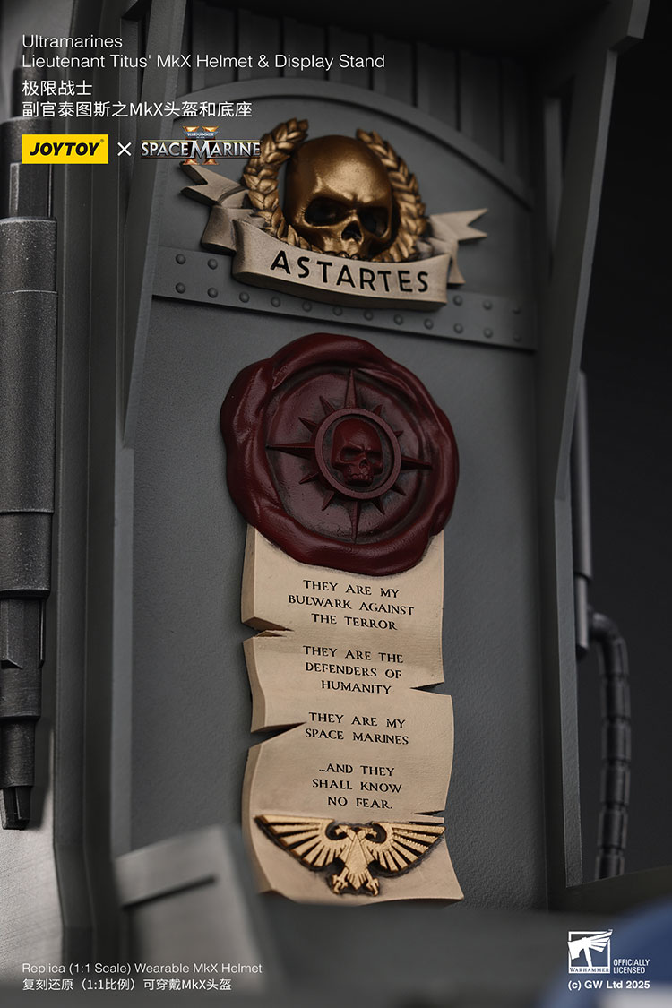Ultramarines Lieutenant Titus' MKX Helmet & Display Stand - view 17